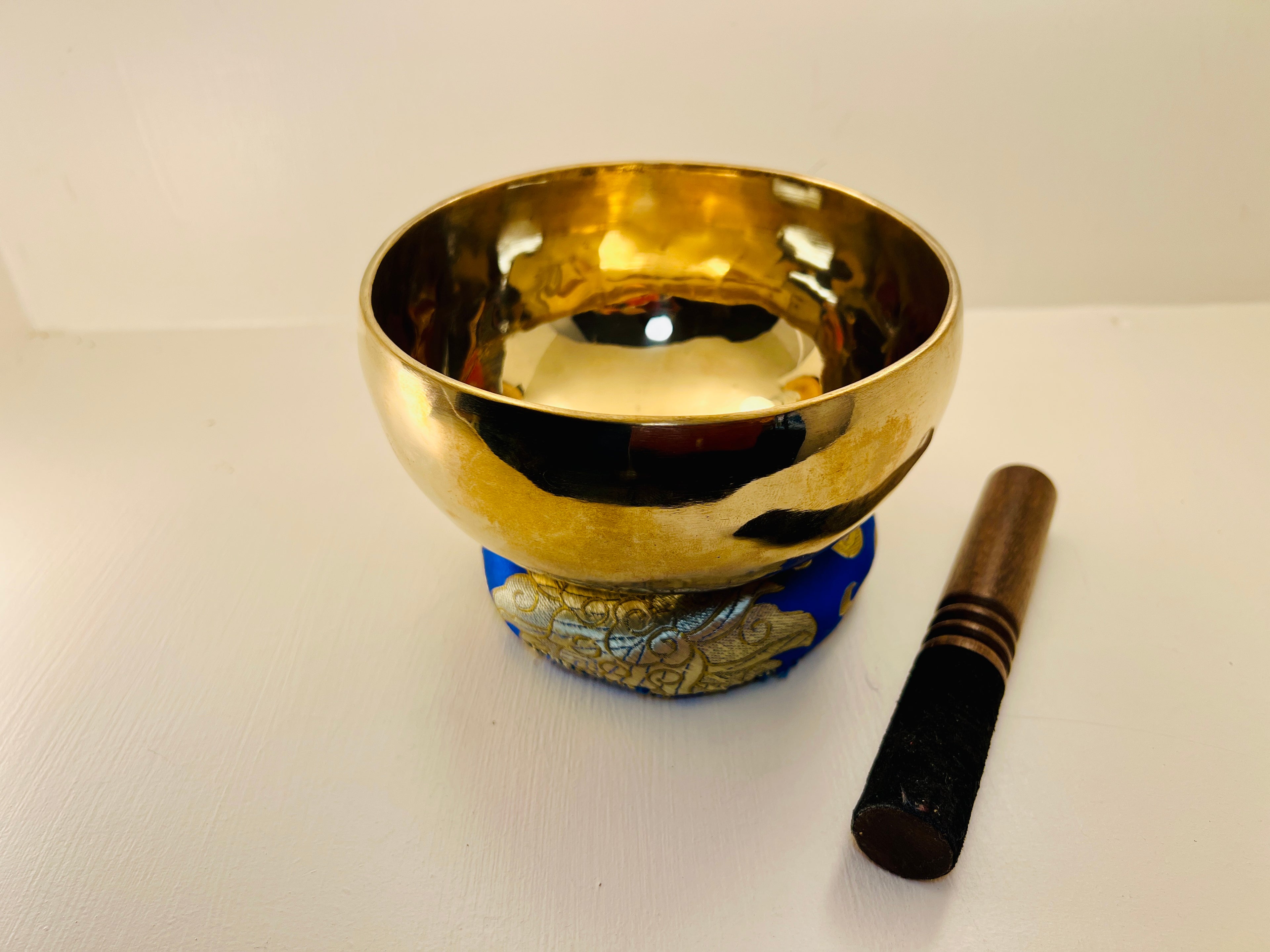 14cm Handmade Singing Bowl G4 Throat Chakra – Tibetan Meditation Bowl Made in India