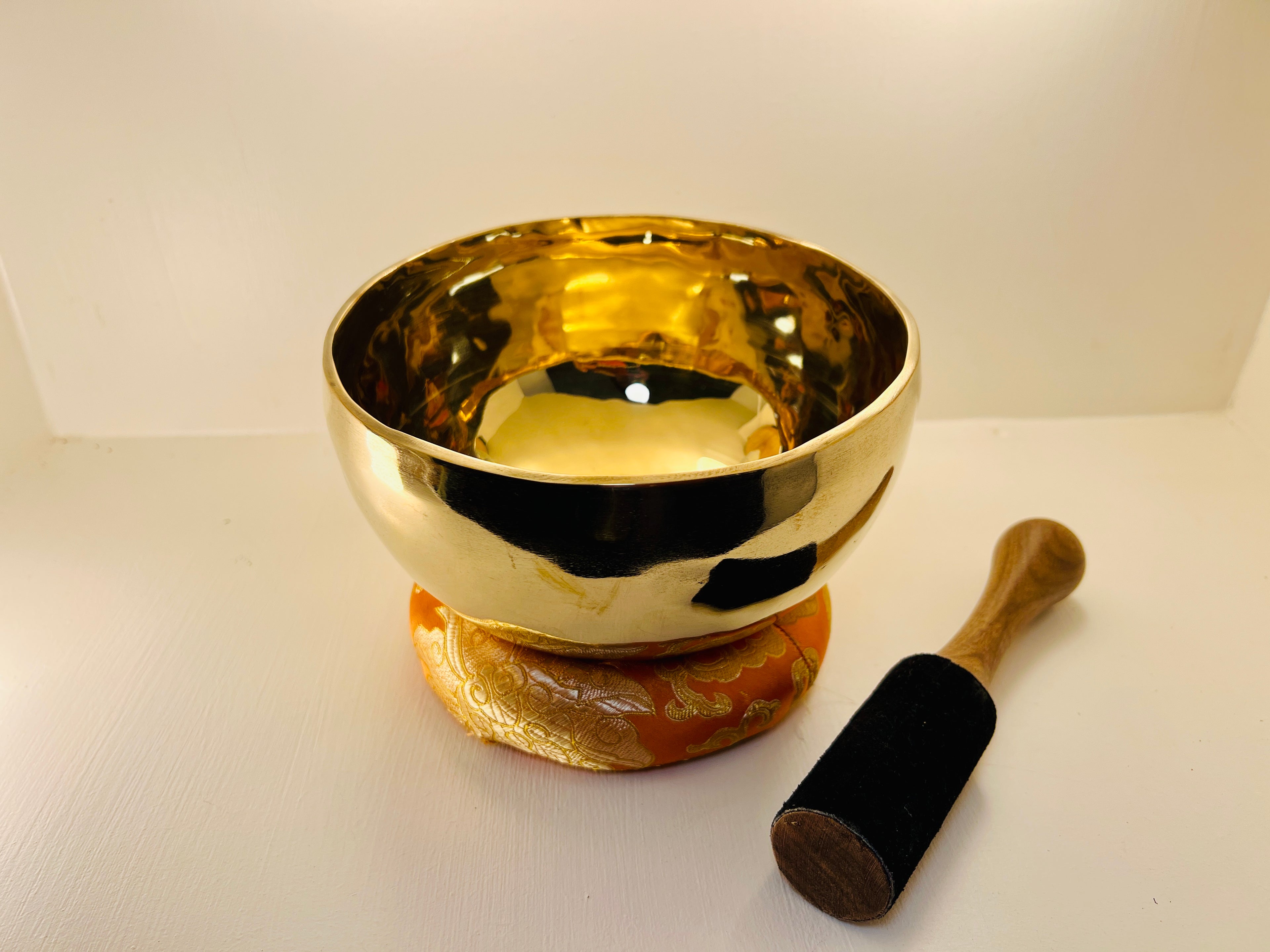 17cm Handmade Singing Bowl B3 Crown Chakra – Tibetan Meditation Bowl Made in India