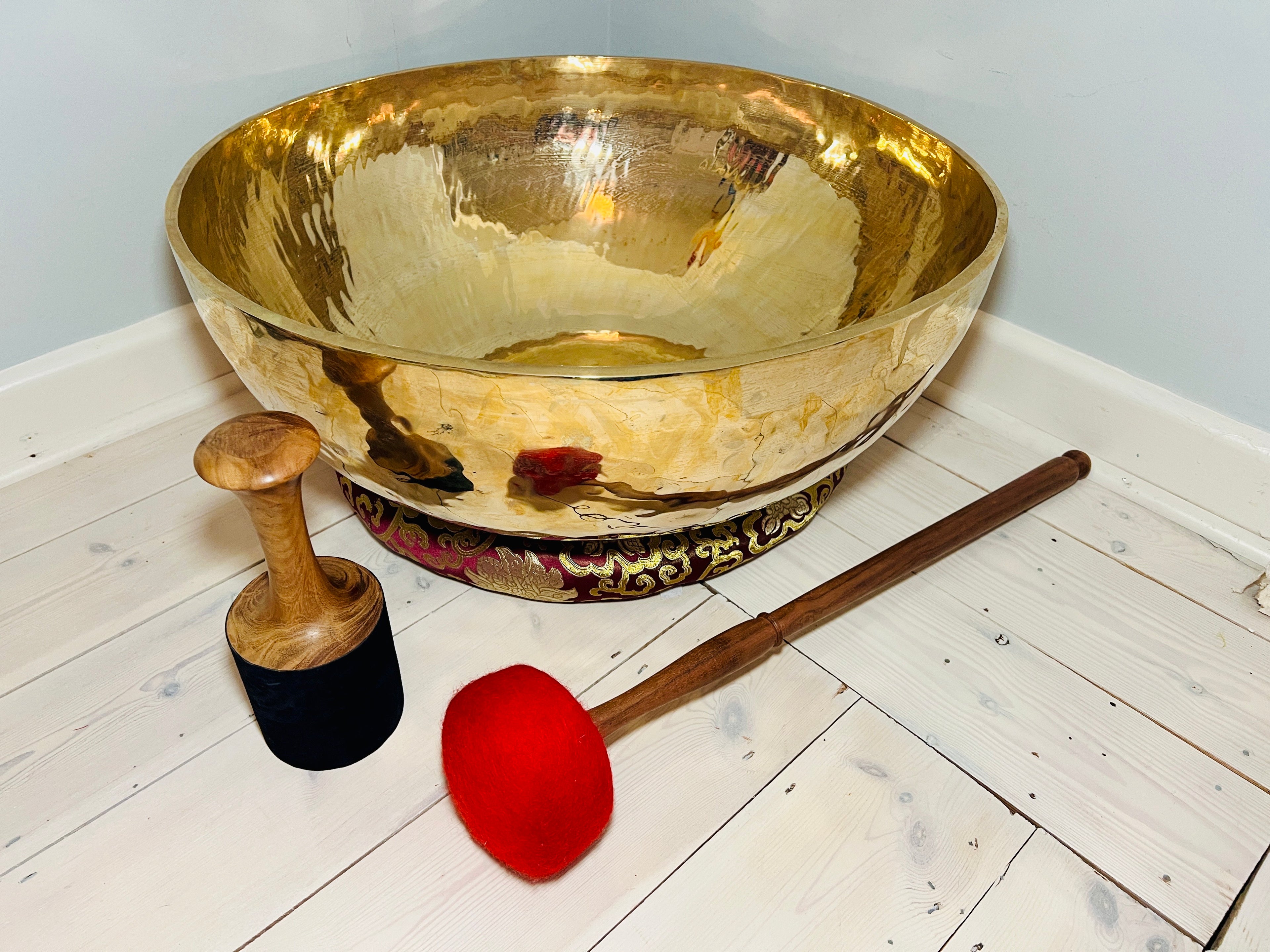 63cm Hand-Hammered 7 Metal Tibetan Singing Bowl A3 – Extra Large Meditation & Sound Healing Bowl Made in Nepal