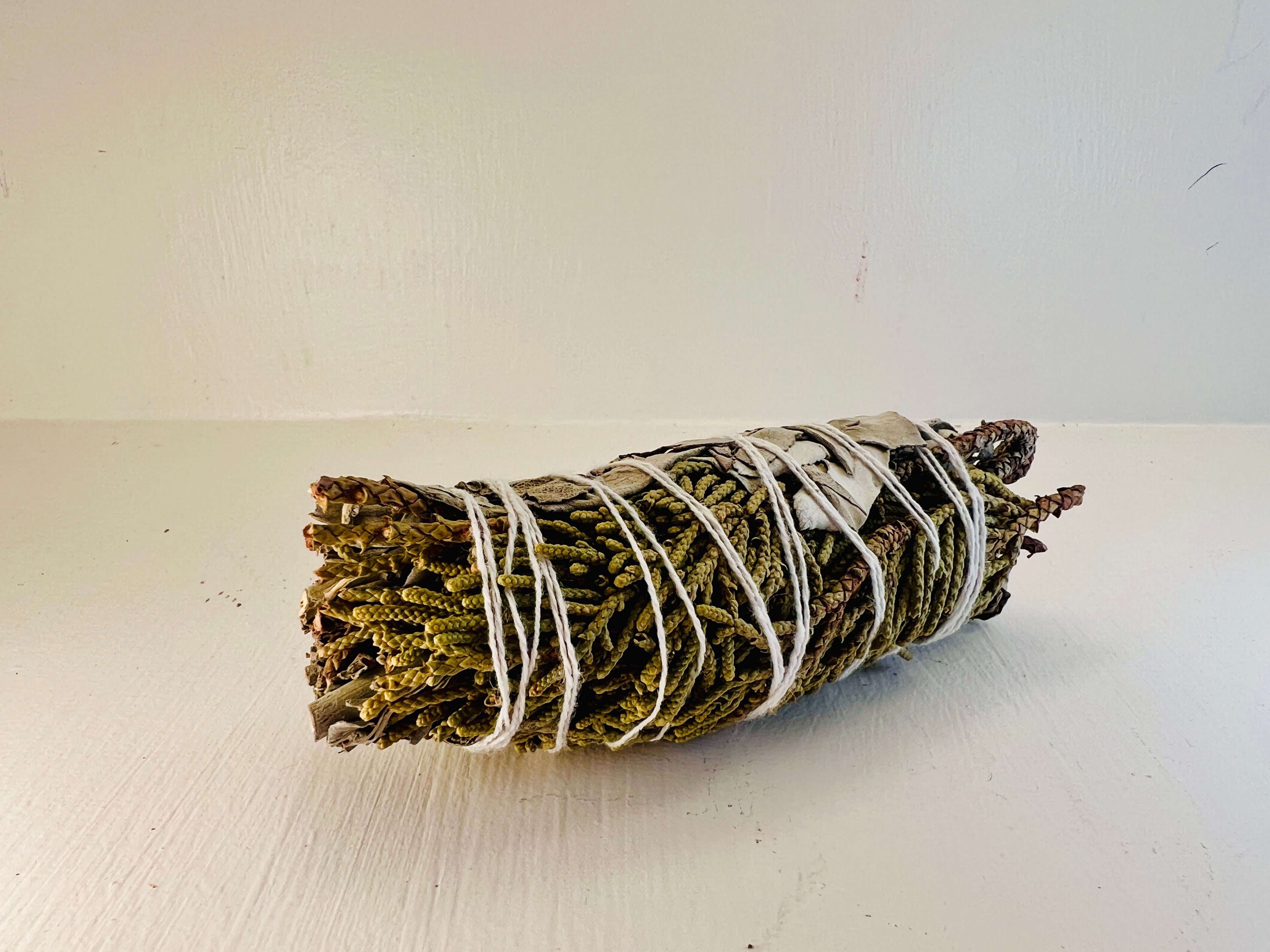 White Sage & Juniper Smudge Stick – 10cm | Cleansing & Purifying Bundle